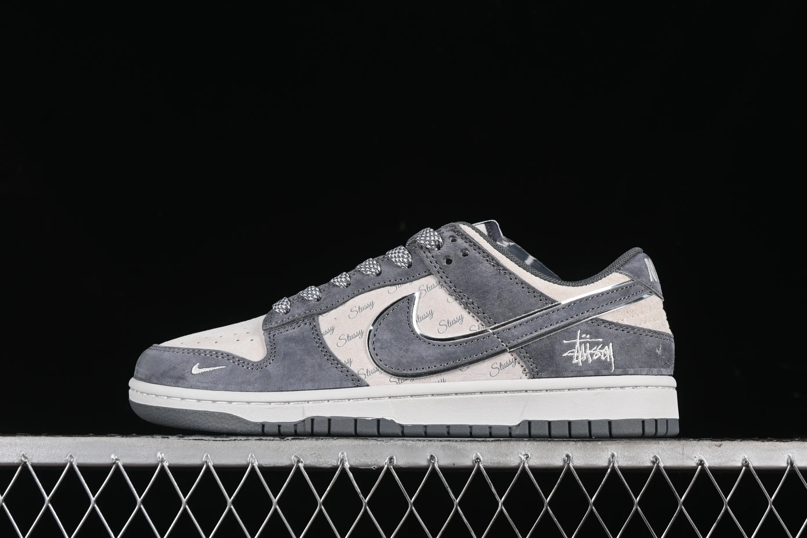 All categories Nk SB Dunk Series Nk SB Dunk Low High-end customized low-top sneakers Nk SB Dunk Low Stusi co-branded - Whole Pig Eight Dark Gray Anniversary high-end customized low-top casual sneakers XX2025-508